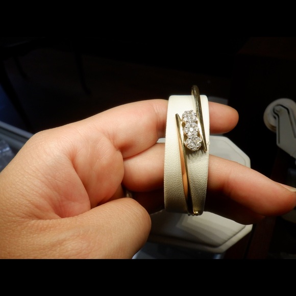Bangle Bracelet 14K Gold - Picture 2 of 3